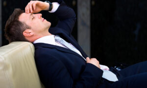 уставший человек