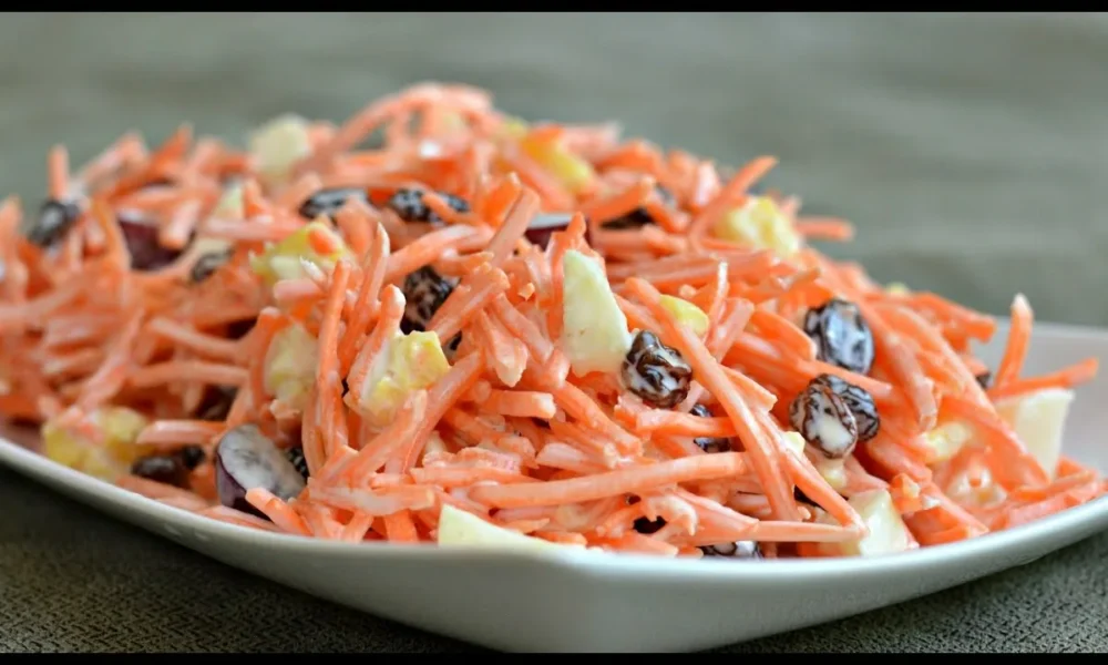 Салат из моркови с изюмом