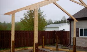 деревянные столбы