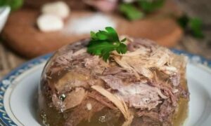 холодец на тарелке