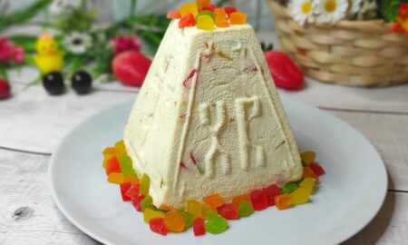 пасха на тарелке с цукатами