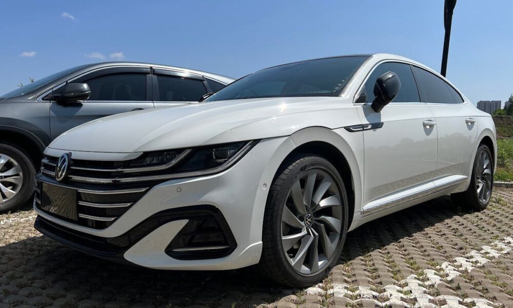 белый VW Passat