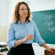 Учительница в школе