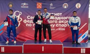 Никита Петров (справа)