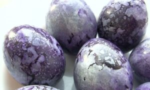 космический эффект на крашеных яйцах