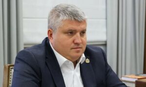 Александр Дронов за работой