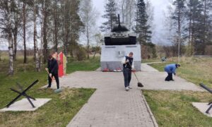 Уборка памятника