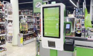 касса самообслуживания в супермаркете
