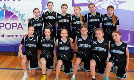 Баскетболистки из Боровичей