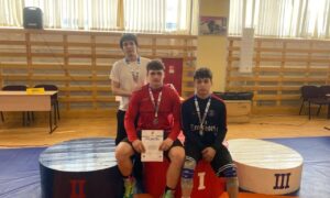 Борцы с медалями