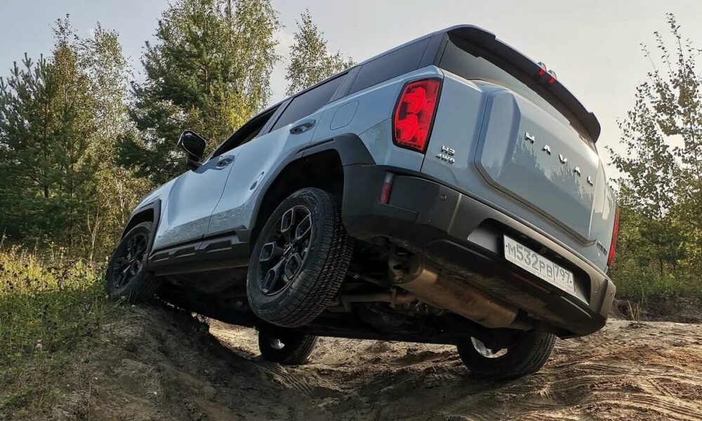 Haval H3 едет по бездорожью