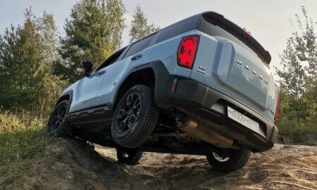 Haval H3 едет по бездорожью