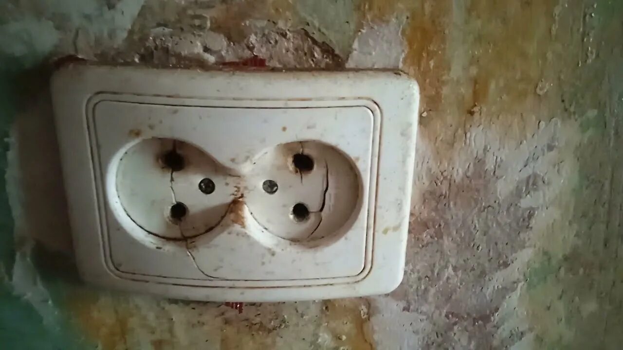 Старая розетка