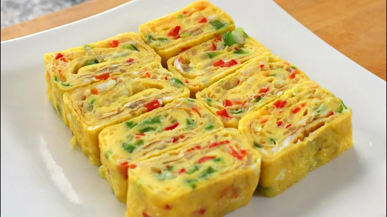 Готовый яичный рулет