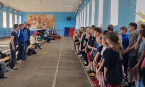 Легкоатлеты на построении