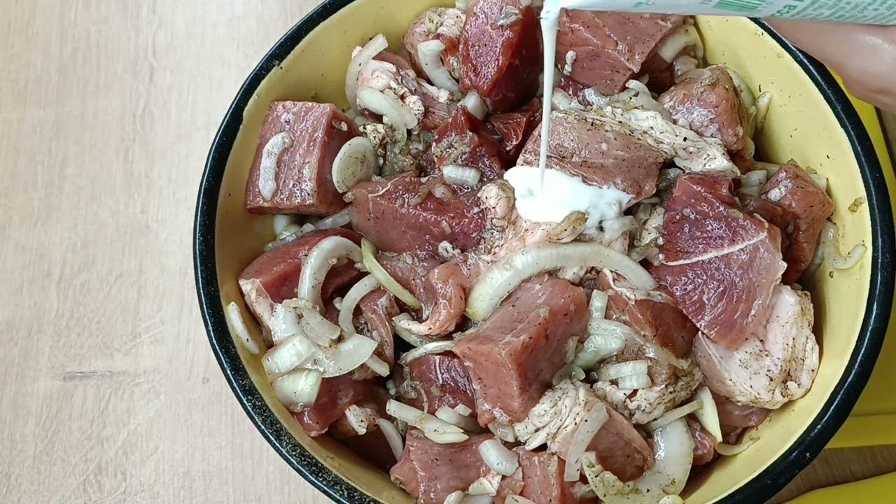 Мясо маринуется в кефире