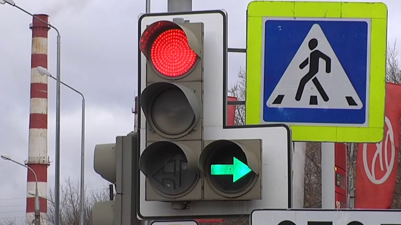 Светофор с контурными стрелками