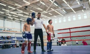 Кикбоксеры на ринге