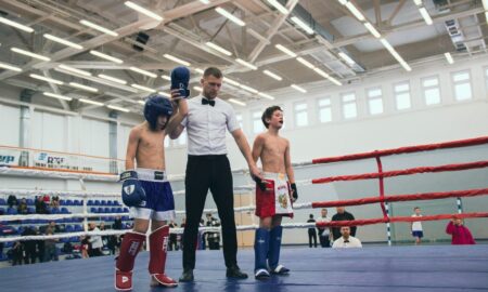 Кикбоксеры на ринге