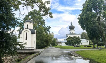 Православный храм и часовня в Пскове