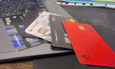 Банковские карты на рабочем столе