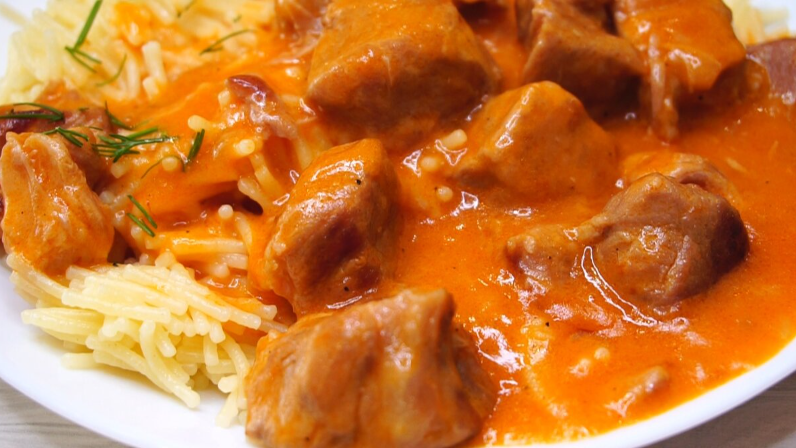 Подлива на тарелке