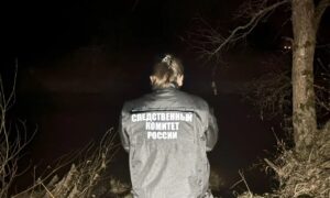 Следователь на месте гибели человека