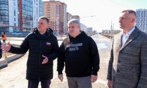 Александр Дронов проверил, как идёт строительство продолжения Большой Московской в Великом Новгороде.