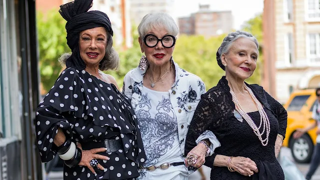 Пожилые женщины в стильных нарядах