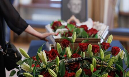 Церемония прощания заслуженного артиста России, заслуженного деятеля искусств Псковской области Виктора Яковлева.