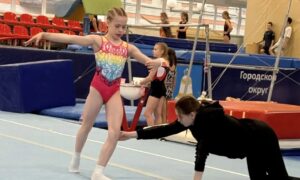 Тренировка спортивной гимнастки