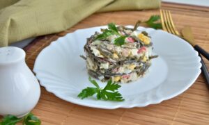 салат с морской капустой