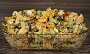 салат с курицей и грибами