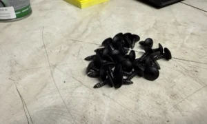 чёрные саморезы