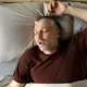 человек спит