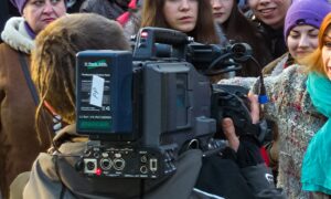 Оператор с кинокамерой