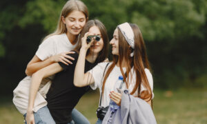 Подростки на прогулке