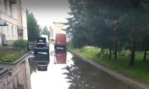Лужа во дворе