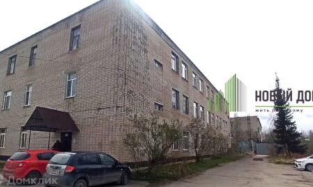 Дом на улице Индустриальная, 25а в Великом Новгороде