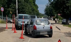 Место ДТП на улице Белова в Валдае, где пенсионерка на «Сузуки Альто» врезалась в пикап