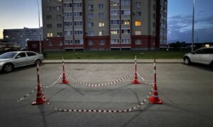 Место ДТП на улице Якова Павлова в Великом Новгороде, где водитель «Рено Логан» сбил 7-летнего мальчика