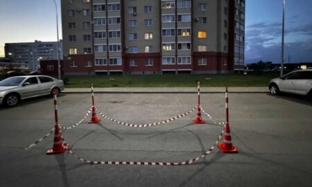 Место ДТП на улице Якова Павлова в Великом Новгороде, где водитель «Рено Логан» сбил 7-летнего мальчика