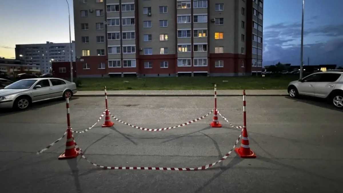Место ДТП на улице Якова Павлова в Великом Новгороде, где водитель «Рено Логан» сбил 7-летнего мальчика