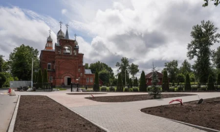 Благоустройство сквера у церкви Казанской иконы Божией Матери в Чудове