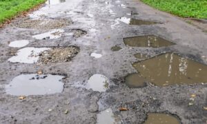 Разбитая дорога