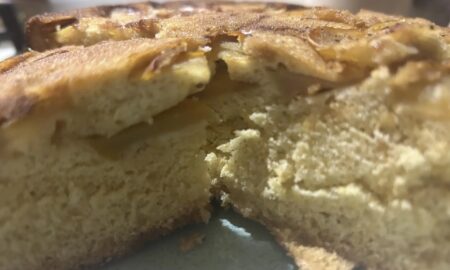 Шарлотка с яблоками