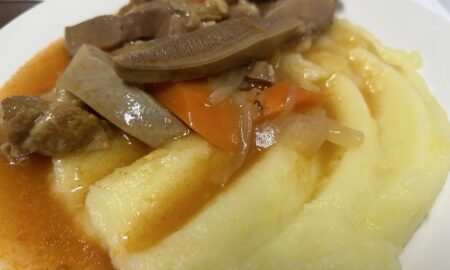 пюре с языком и подливом