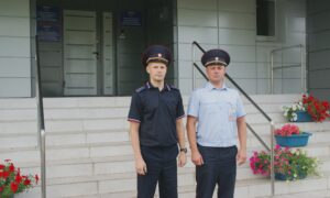 Спасшие мужчину сотрудники ГАИ