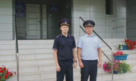 Спасшие мужчину сотрудники ГАИ