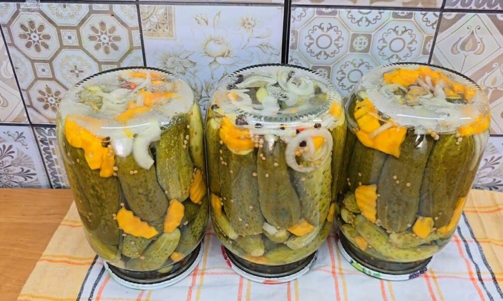 Огурцы по-болгарски.